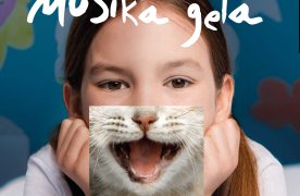 Collage de una niña con una boca de gato sonriendo. Arriba titulo: Musika gela