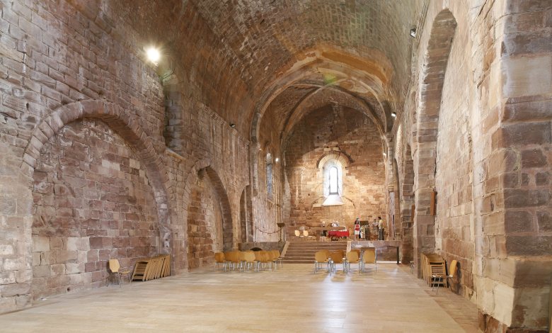 Interior de l'església d'Escornalbou