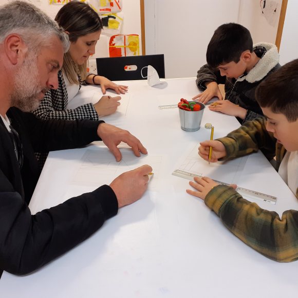 familias en taller Museo ICO