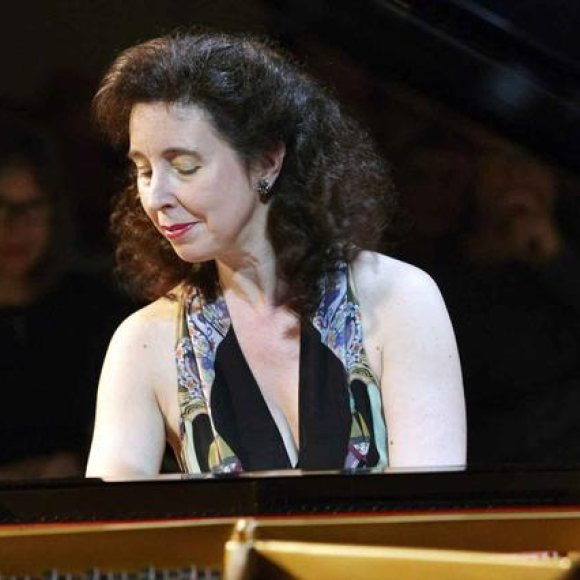 Angela Hewitt, piano