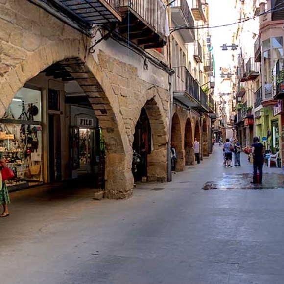 Carrer porxat del nucli històric de Balaguer