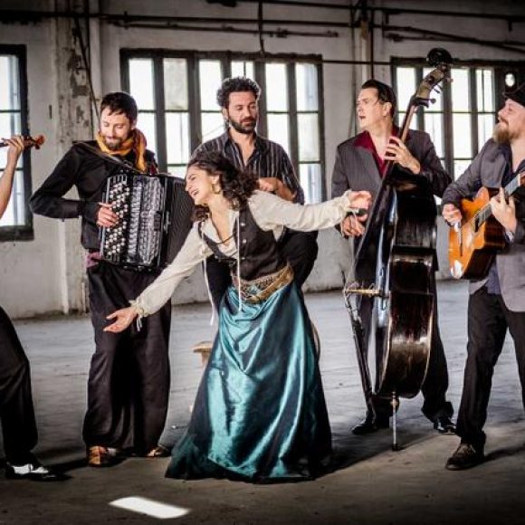 Barcelona Gipsy Balkan Orchestra