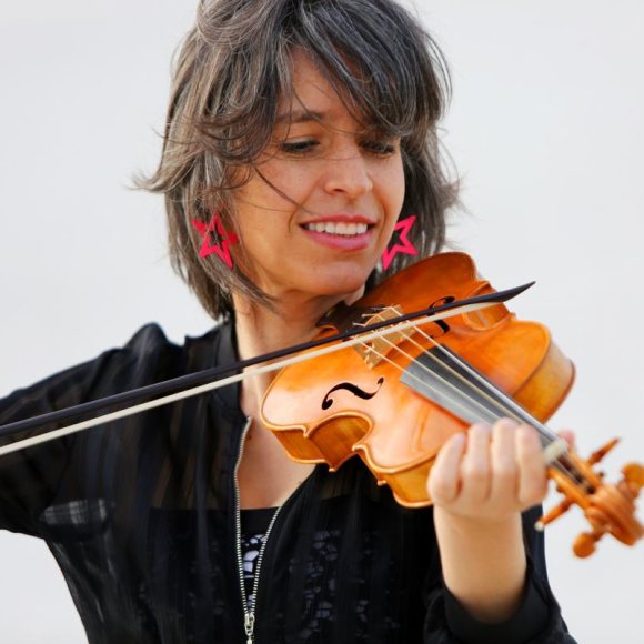 Imatge d'Amandine Beyer, violí solista i directora del concert