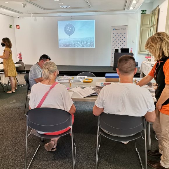 LA DOBLE VIDA DE LES COSES. TALLER DE CREACIÓ COM A EINA D'INCLUSIÓ SOCIAL