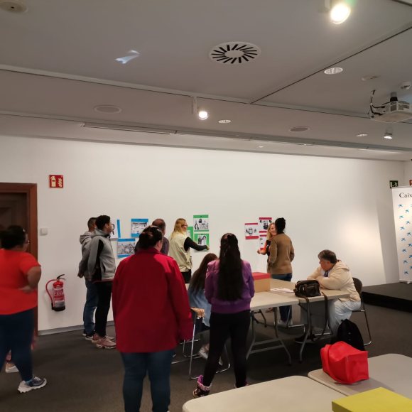 LA DOBLE VIDA DE LES COSES. TALLER DE CREACIÓ COM A EINA D'INCLUSIÓ SOCIAL